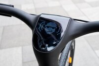 Urtopia E-Bike Smartbike abgestellt vor Geländer