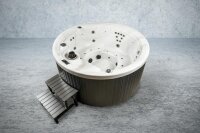 Outdoor-Whirlpool für pure Entspannung im Garten