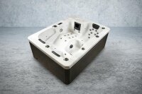 Heizung hält das Wasser auf gewünschter Temperatur