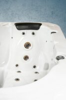 Whirlpool für 5 Personen mit 3 Sitz- und 2 Liegeflächen