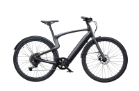 Urtopia Carbon 1 E-Bike in Seitenansicht mit Carbonrahmen, nur 14 kg Gewicht, LED-Blinkern, GPS-Tracking, Fingerabdrucksensor, entnehmbarem Akku und Smartbar-Display.