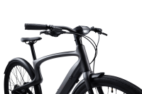 Urtopia Carbon 1 von vorn mit LED-Frontlicht, Smartbar-Lenker und Carbonrahmen.