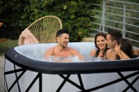 Selbstreinigender Whirlpool mit Filterkatuschen