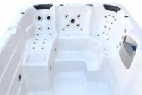 Swim Spa kann mit oder ohne Umrandung eingelassen werden