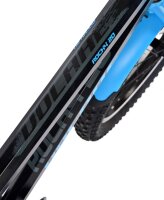 Satinschwarzes Design mit blauen Akzenten für einen coolen Look