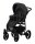 Kinderwagen in leicht schräger Frontansicht, sichtbar mit Sonnenverdeck, Sicherheitsbügel, Vier-Rad-Fahrgestell und geräumigem Unterkorb.