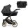 Ansicht von Links eines modernen Kinderwagens, sichtbar mit Sonnenverdeck, Sicherheitsbügel, Vier-Rad-Fahrgestell und geräumigem Unterkorb, oben Vorderansicht eines passenden Rucksacks.
