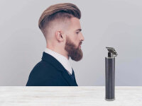 Beper P304CAP001 Haarschneider & Barttrimmer mit gestyltem Model im Hintergrund