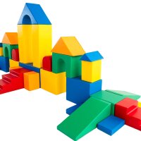 Bunte Bauklötze in verschiedenen Formen und Farben für kreatives Spielen