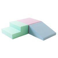 Bunte Schaumstoffspielgeräte mit Treppen und einer Rampe in Pastellfarben