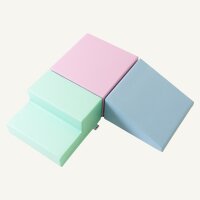 Bunte Schaumstoffspielmatte mit Stufen und einer Rampe