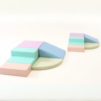 Bunte Schaumstoffbausteine in verschiedenen Formen und Farben