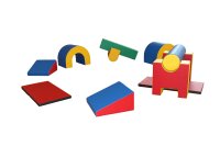 Bunte Schaumstoffbausteine in verschiedenen geometrischen...