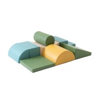 Bunte Schaumstoffbausteine in verschiedenen Formen und Farben für Kinder