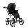 Ansicht von Schräg-Rechts eines modernen Kinderwagens, sichtbar mit Sonnenverdeck, Sicherheitsbügel, Vier-Rad-Fahrgestell und geräumigem Unterkorb.