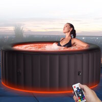 Whirlpool Purehaven Aurora mit Menschen die Feiern und Spass haben