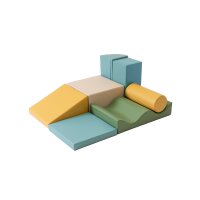 Bunte Schaumstoffbausteine in verschiedenen Formen und Farben für Kinder