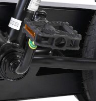Schwarzes Fahrradpedal mit reflektierenden Elementen und stabiler Achse