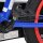Blaue Fahrradpedale mit schwarzem Rahmen und rotem Reifen