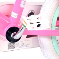 Rosa Fahrrad mit silbernem Pedal und weißem Schutzblech