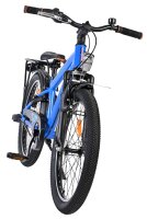 Blaues Kinderfahrrad mit stabilen Reifen und Gepäckträger