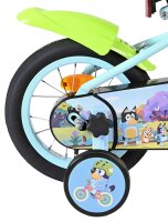 Fahrrad mit grünem Schutzblech und buntem Design am Rahmen