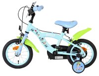 Kinderfahrrad in Blau mit bunten Aufklebern und Stützrädern