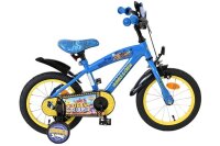 Blaues Kinderfahrrad mit gelben Reifen und Comic-Motiv...