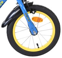 Blaues Fahrrad mit gelbem Reifen und reflektierendem Element am Vorderrad