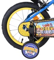 Blaue Kinderfahrrad mit gelben Reifen und...