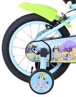 Buntes Kinderfahrrad mit Stützrädern und...