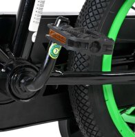 Schwarzes Fahrradpedal mit grünem Reifen und schwarzem Rahmen