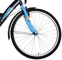 Fahrrad mit schöner Klingel und Reflektoren in den Rädern