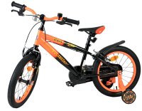 Schwarzes Kinderfahrrad mit orangefarbenen Akzenten und 20-Zoll-Rädern