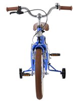 Blaues Kinderfahrrad mit braunen Griffen und Stützrädern