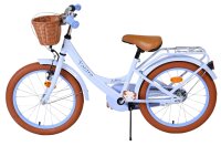 Helles Kinderfahrrad mit Korb, braunen Reifen und beigem Sattel