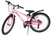 Rosa Mountainbike mit schwarzem Sattel und Reifen, sportliches Design