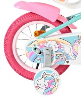 Kinderfahrrad mit pinken Reifen und Einhorn-Motiv auf dem...
