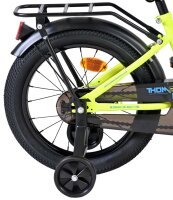 Kinderfahrrad Seitenansicht Nahaufnahme vom schwarzen Reifen