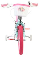 Kinderfahrrad mit pinkem Korb und bunten Reifen