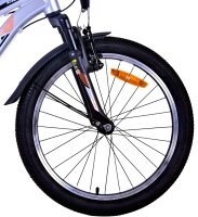 Batteriebetriebene Vorder- und Rücklichter für zusätzliche Sicherheit.