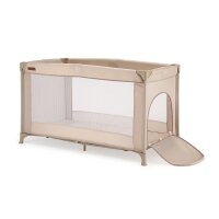 Beige Reisebett mit Netzseiten und seitlichem Zugang...