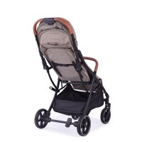 Kompakter Kinderwagen mit braunen Griffen und schwarzem Gestell
