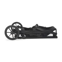 Schwarzer, zusammengeklappter Kinderwagen mit großen Rädern und kompaktem Design