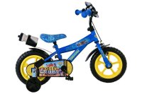 Blaues Kinderfahrrad mit gelben Reifen und...