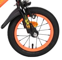 Vorderreifen eines Fahrrads mit orangefarbenem Reifen und Flammenmuster