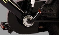 Schwarzer Fahrradrahmen mit sichtbarem Tretlager und Pedalen