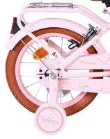 Rosa Fahrrad mit braunen Reifen und goldenen Akzenten am...