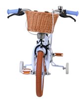 Kinderfahrrad mit Korb, blauen Griffen und orangefarbenen Reifen