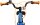 Blaue Fahrradlenker mit orangefarbenen Griffen und Reflektor
